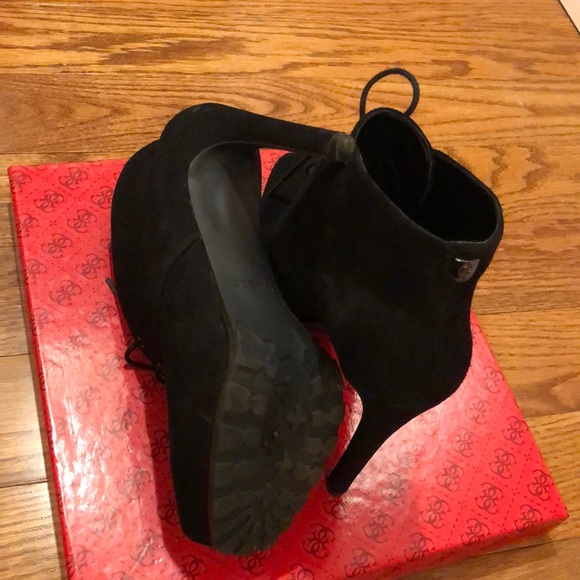 GUESS Black 8.5 M Booties - Picture 6 of 8